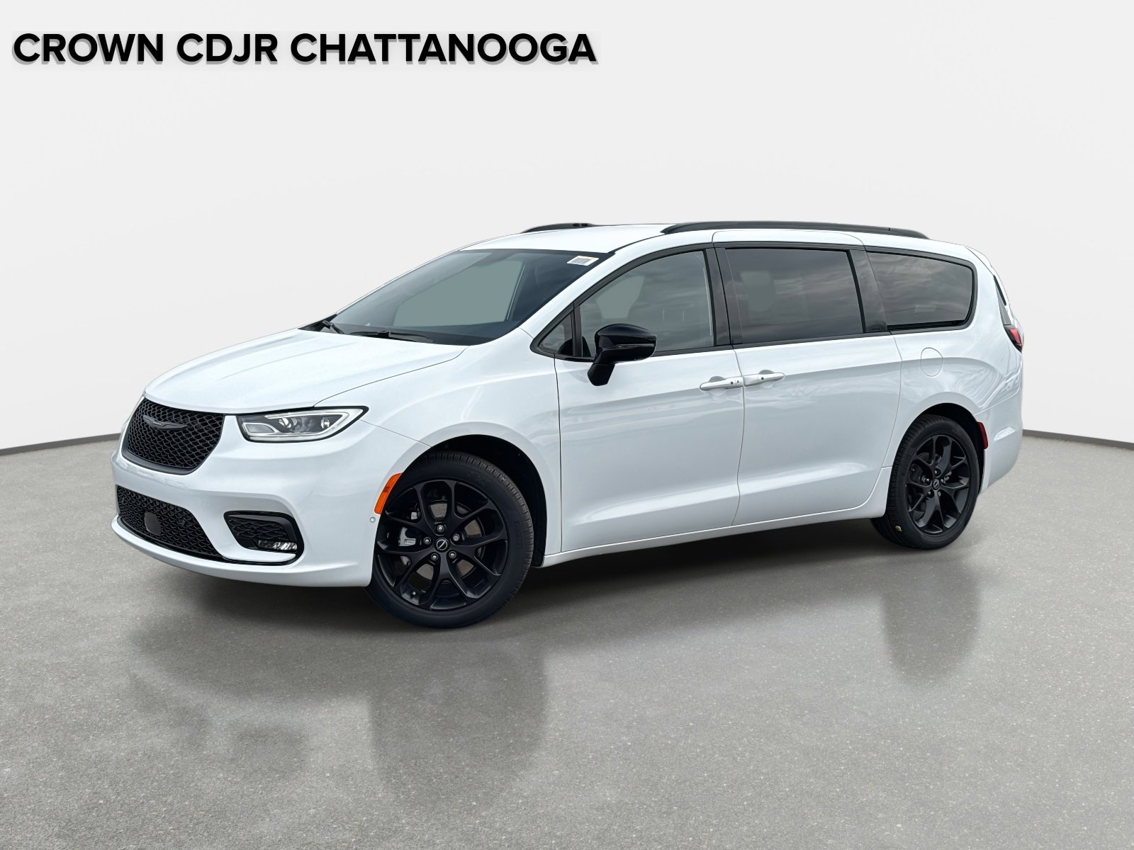 2026 Chrysler Pacifica Select's photo