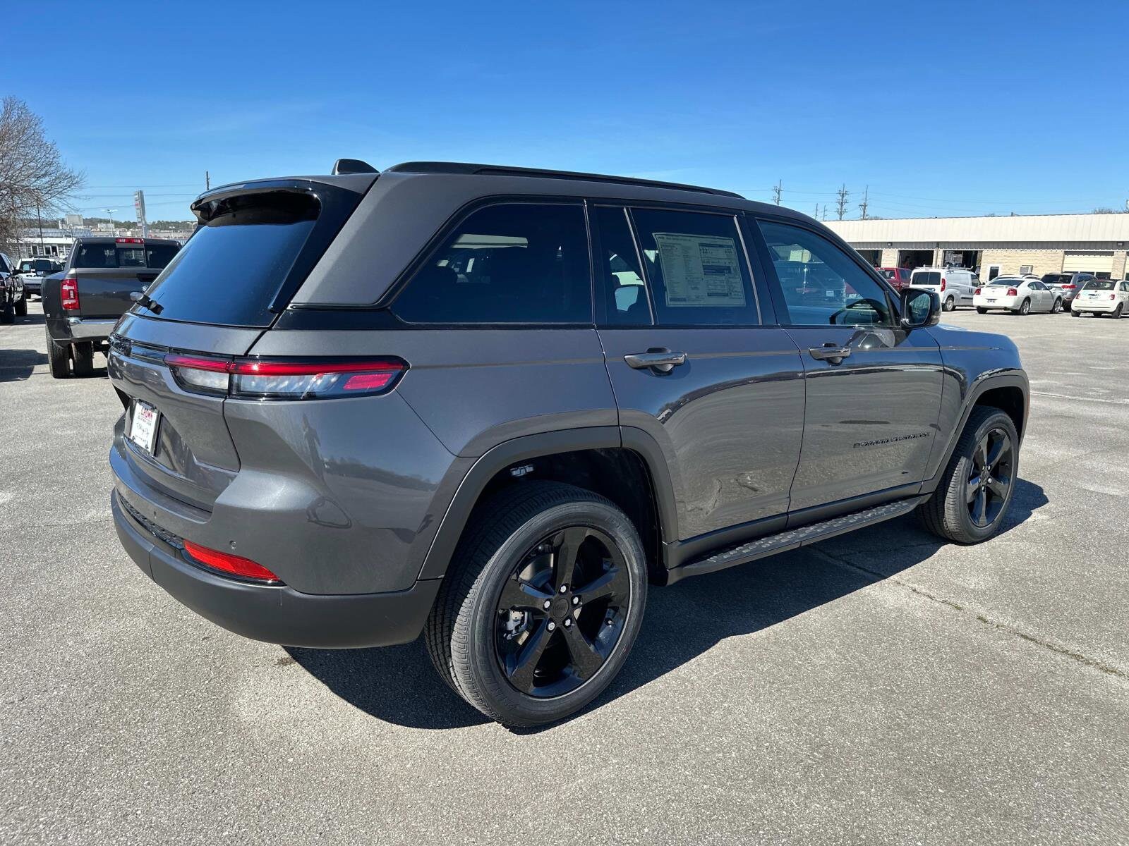 2025 Jeep Grand Cherokee Laredo Altitude X photo 4
