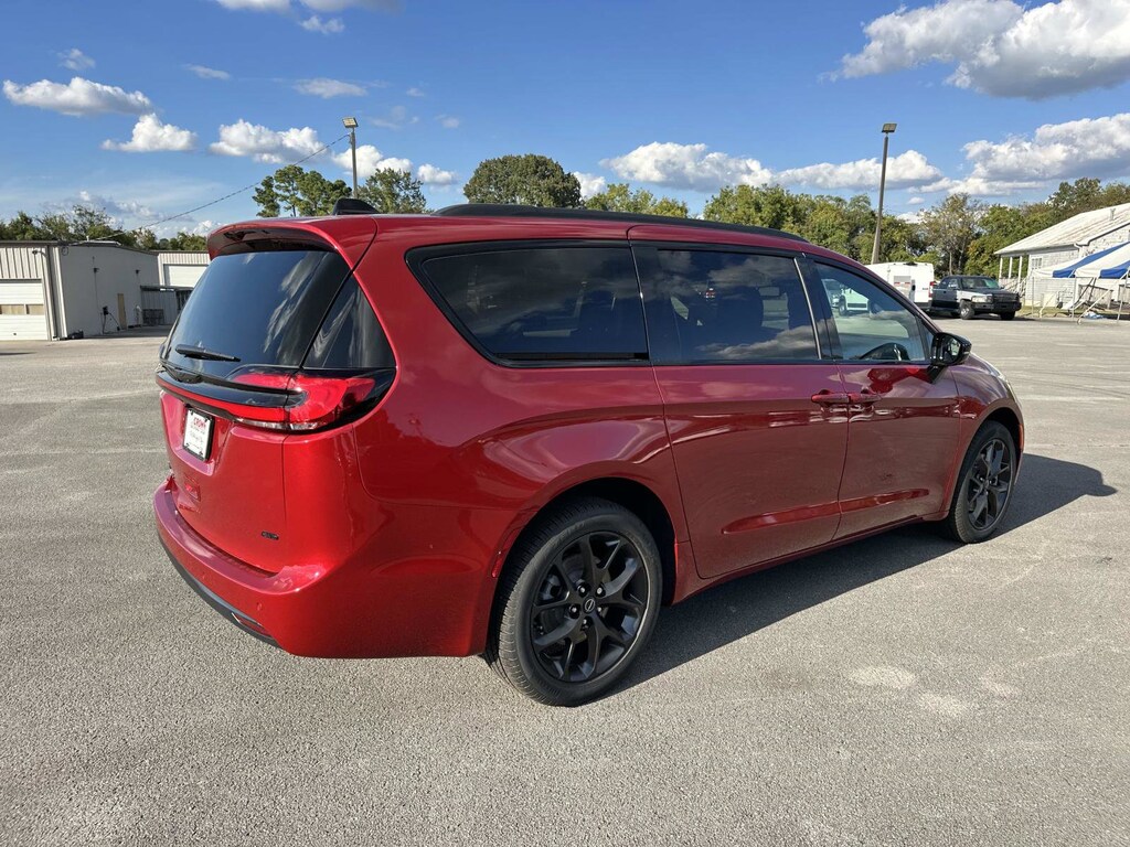 New 2026 Chrysler Pacifica Select Passenger Van