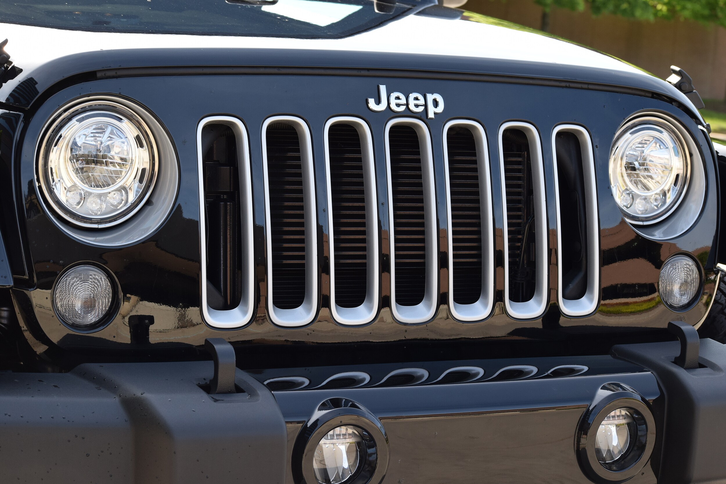 2017-jeep-wrangler-getting-modern-led-headlights-110856_1.jpg