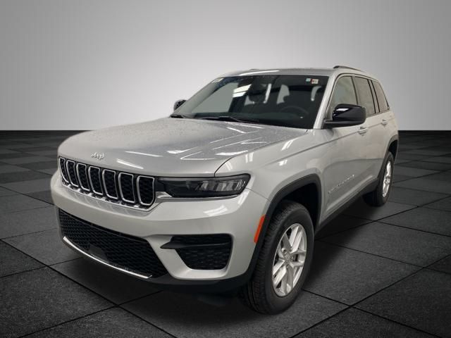 2025 Jeep Grand Cherokee Laredo photo 2