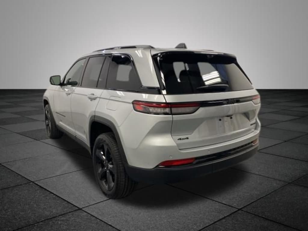 Used 2025 Jeep Grand Cherokee Limited SUV