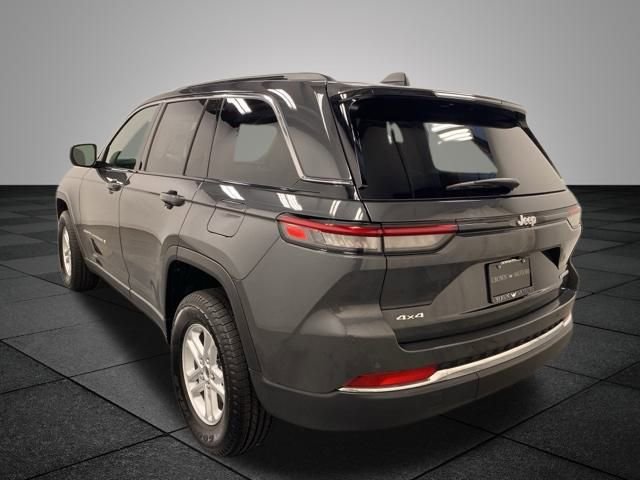 2025 Jeep Grand Cherokee Laredo photo 4