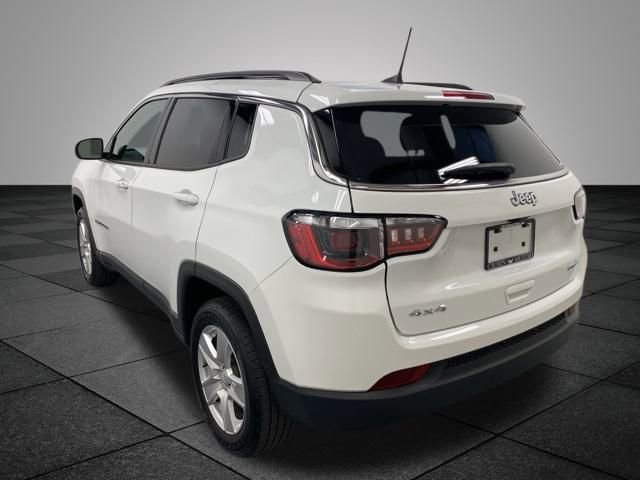 2022 Jeep Compass Latitude photo 3