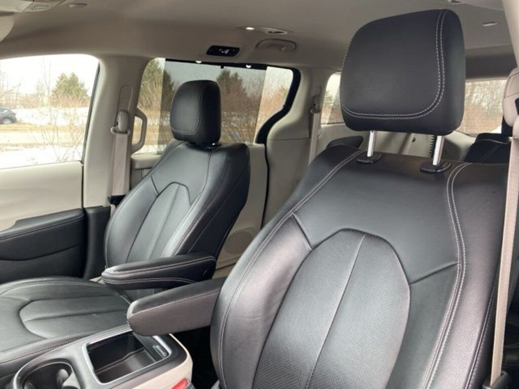Used 2022 Chrysler Pacifica Touring L Van Passenger Van