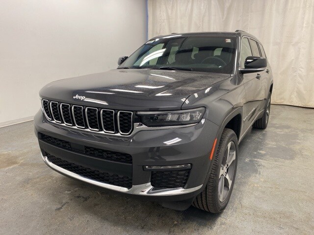 2025 Jeep Grand Cherokee Limited photo 3