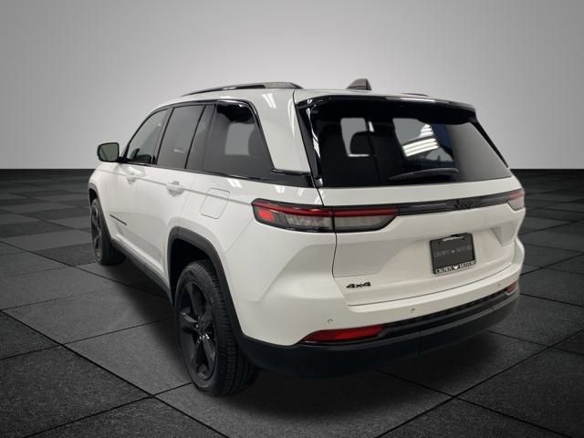 2023 Jeep Grand Cherokee Altitude photo 2