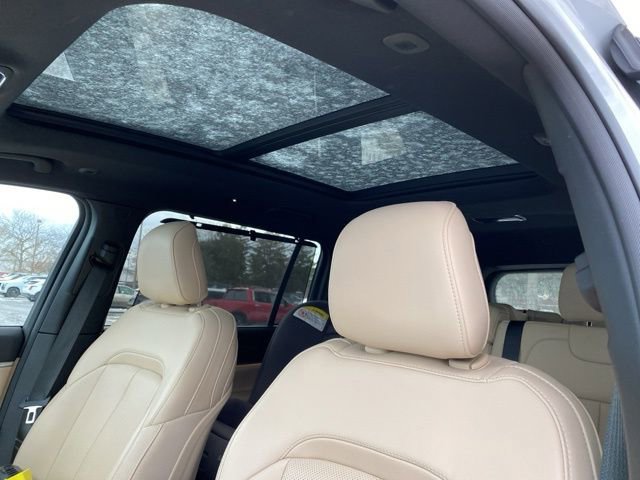 2025 Jeep Grand Cherokee Limited photo 2