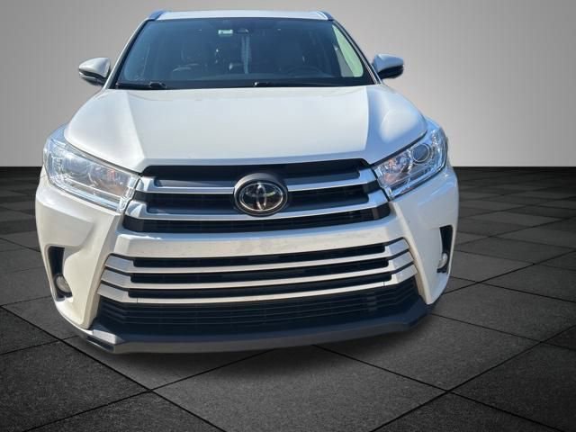 2018 Toyota Highlander SE photo 2