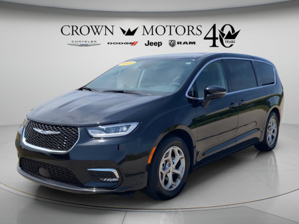 Used 2024 Chrysler Pacifica Limited Van Passenger Van