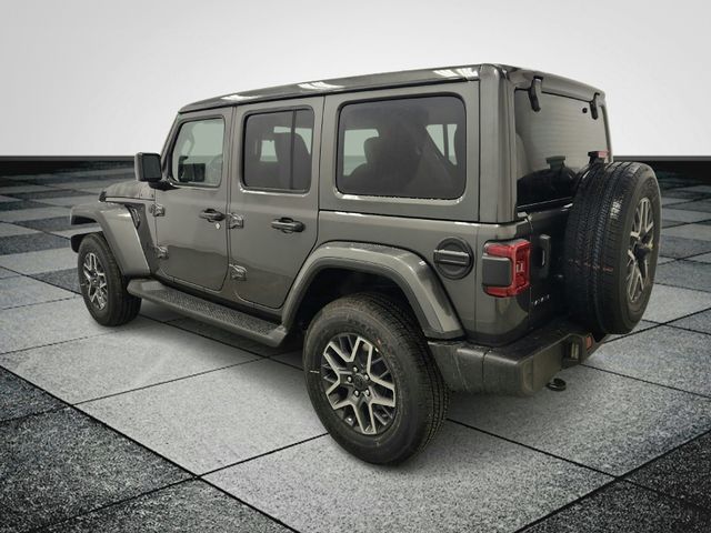 2025 Jeep Wrangler Sahara photo 4