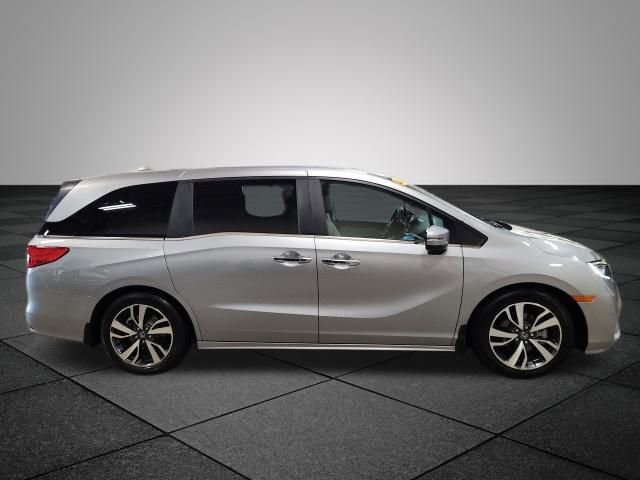 2024 Honda Odyssey Touring photo 2