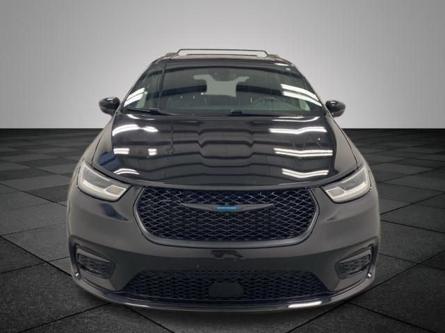 2021 Chrysler Pacifica Hybrid Limited photo 2