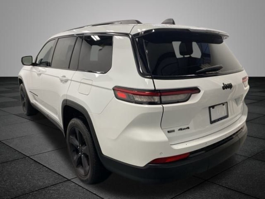 Used 2023 Jeep Grand Cherokee Altitude SUV