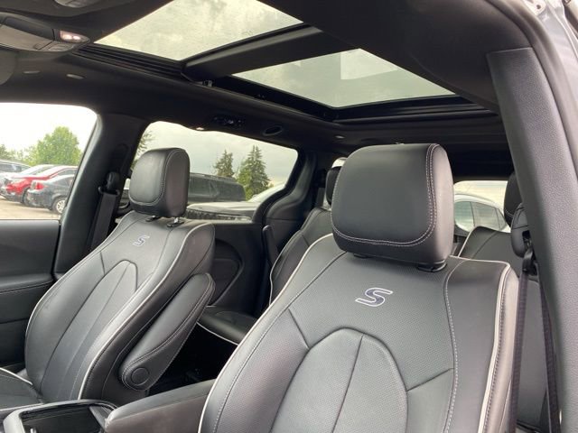 2025 Chrysler Pacifica Hybrid S Appearance photo 3