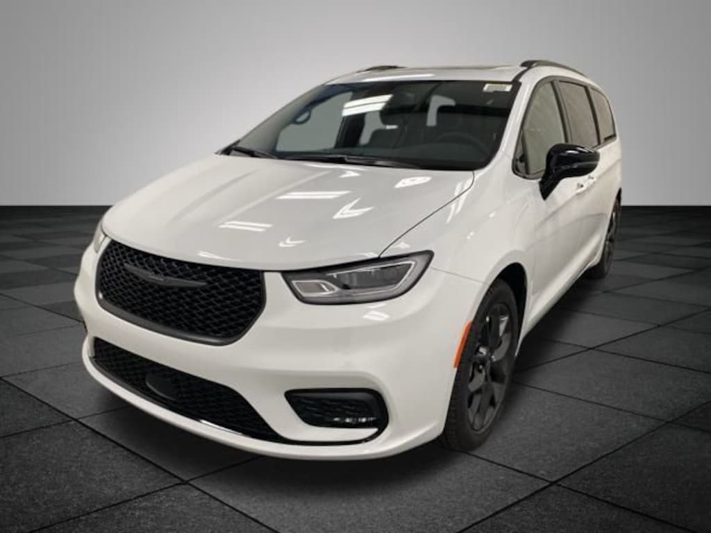 Used 2026 Chrysler Pacifica Limited Van Passenger Van