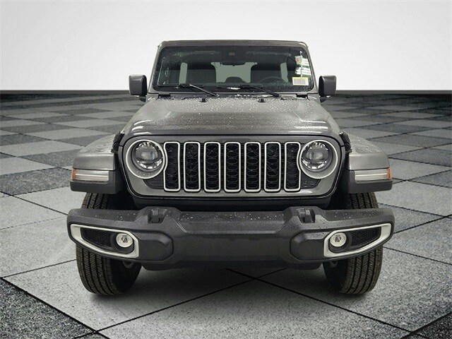 2025 Jeep Wrangler Sahara photo 2