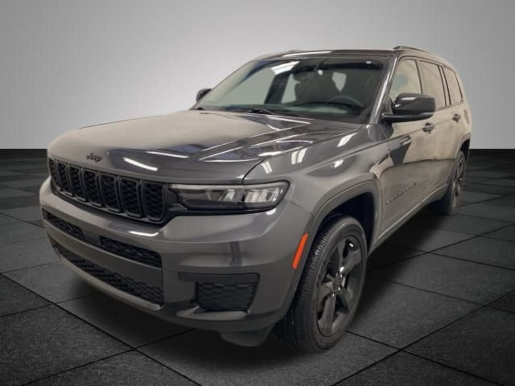 Used 2023 Jeep Grand Cherokee Altitude SUV