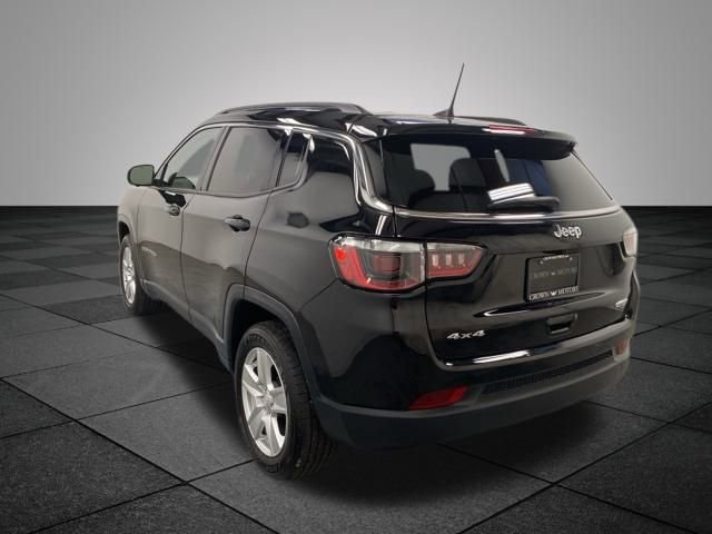 2022 Jeep Compass Latitude photo 4