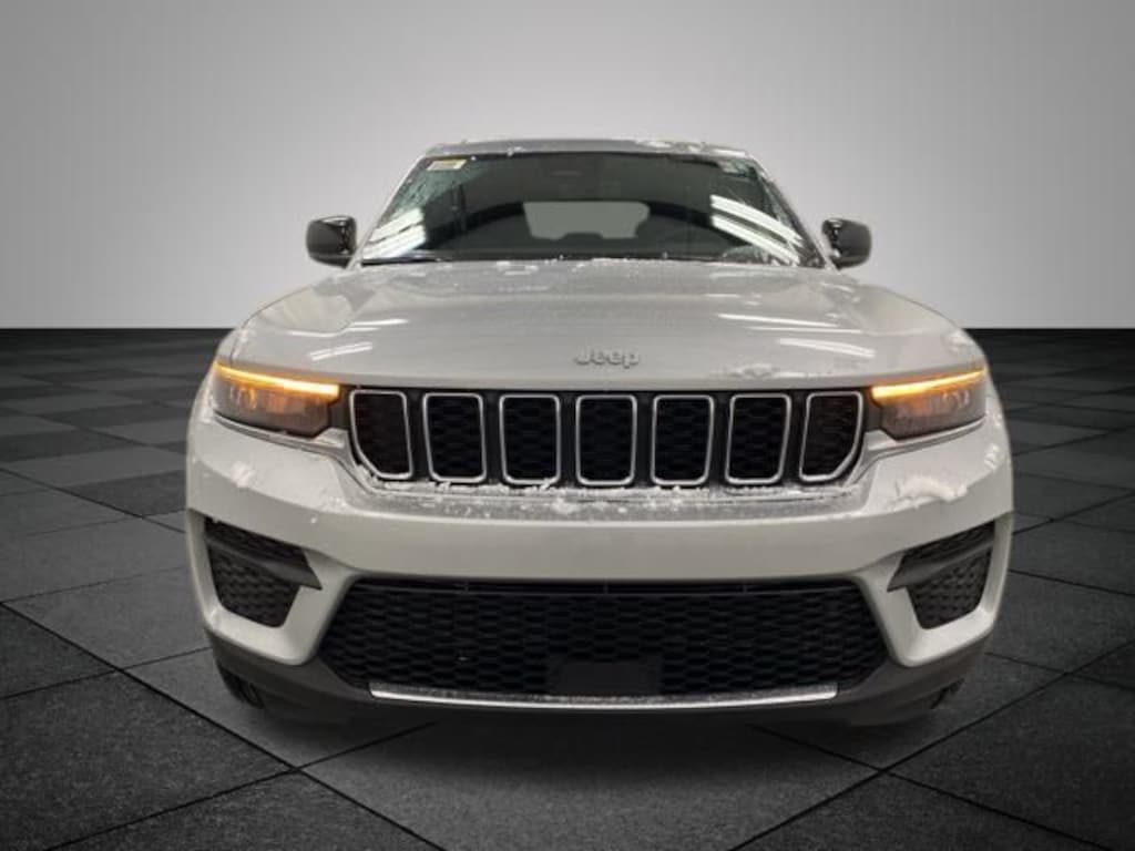 New 2025 Jeep Grand Cherokee LAREDO X 4X4 Sport Utility