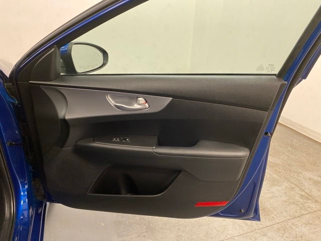 2023 Kia Forte LXS - Photo 23