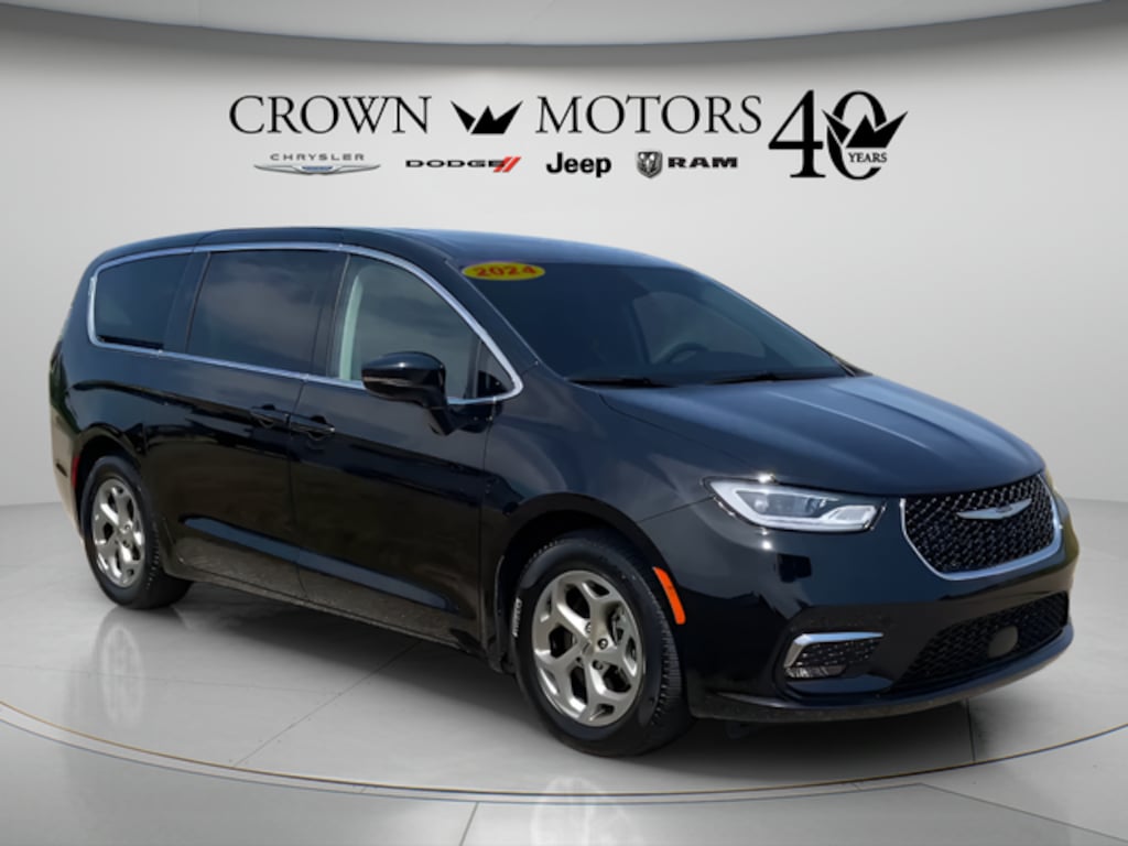 Used 2024 Chrysler Pacifica Limited Van Passenger Van