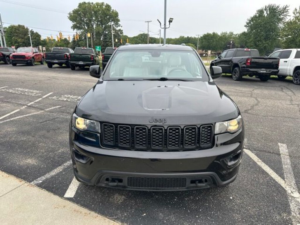 Used 2021 Jeep Grand Cherokee Laredo SUV