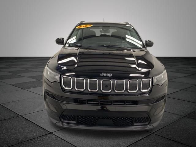2022 Jeep Compass Latitude photo 2
