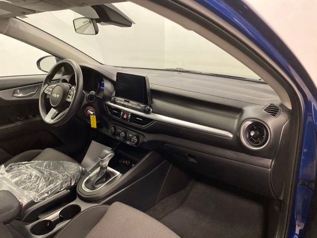 2023 Kia Forte LXS - Photo 21
