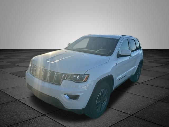 2020 Jeep Grand Cherokee Laredo photo 2