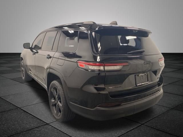 2023 Jeep Grand Cherokee Limited photo 2