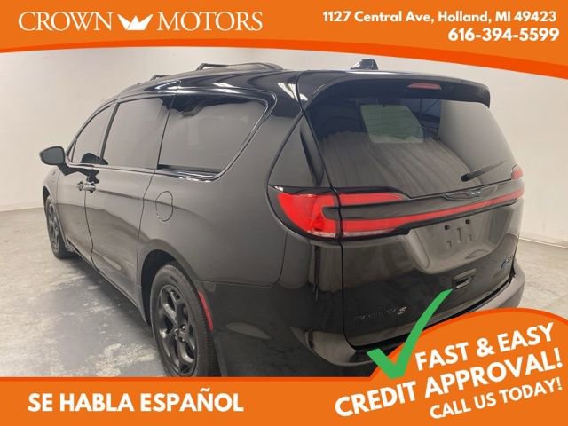 2021 Chrysler Pacifica Hybrid Limited photo 3