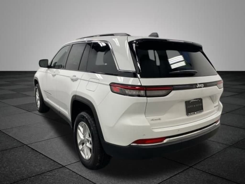 Used 2025 Jeep Grand Cherokee Laredo SUV