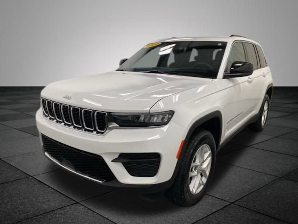 Used 2025 Jeep Grand Cherokee Laredo SUV