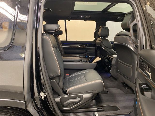 2024 Jeep Grand Wagoneer Series III - Photo 31