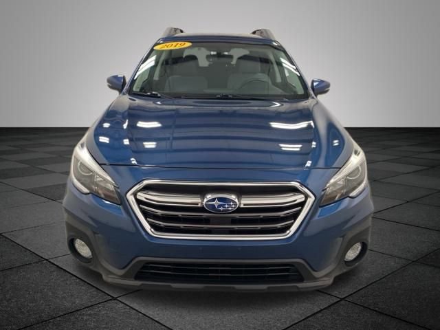 2019 Subaru Outback Premium photo 2