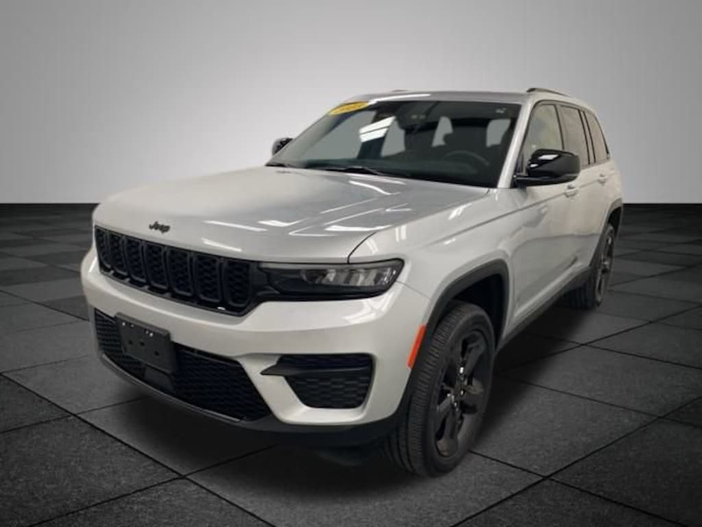 Used 2023 Jeep Grand Cherokee Altitude SUV