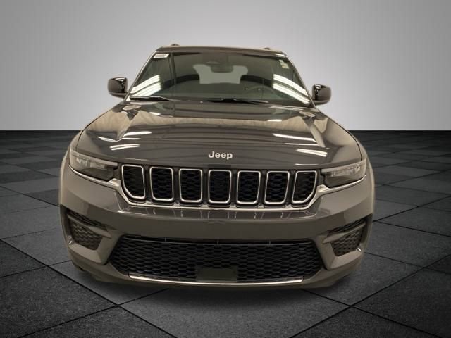 2025 Jeep Grand Cherokee Laredo photo 2