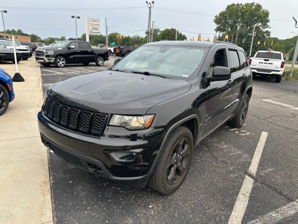 Used 2021 Jeep Grand Cherokee Laredo SUV