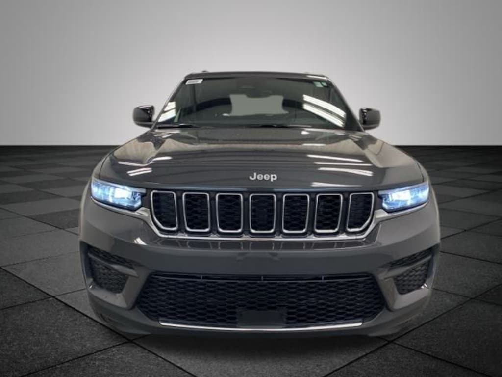 New 2025 Jeep Grand Cherokee LAREDO X 4X4 Sport Utility