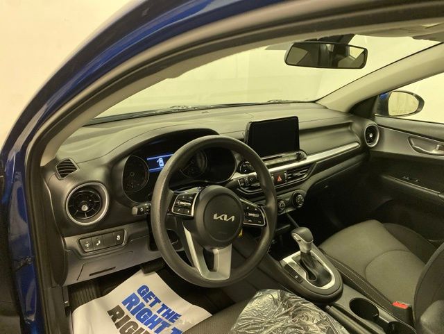 2023 Kia Forte LXS - Photo 8