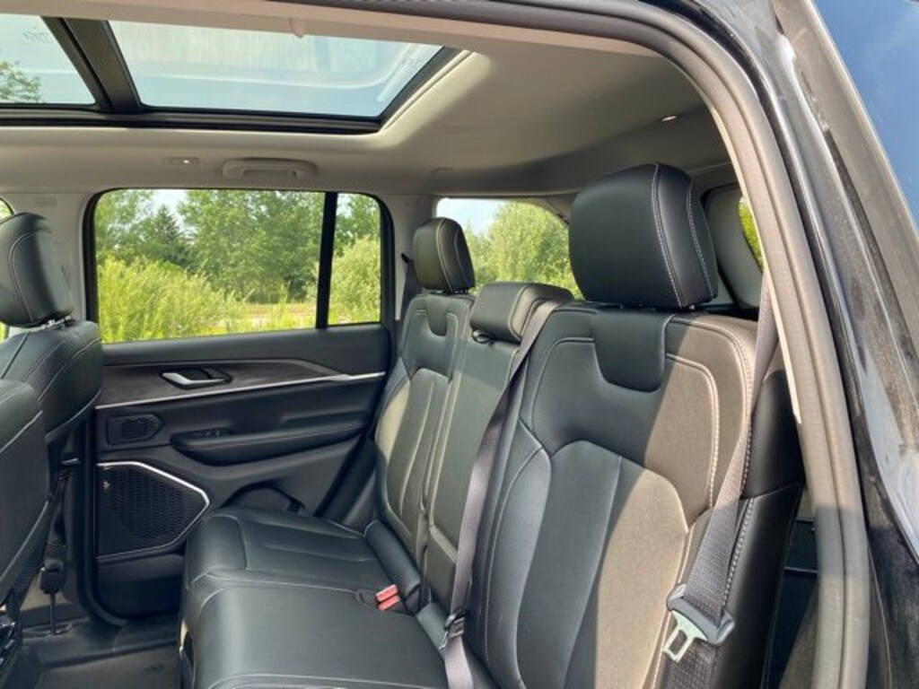 Used 2023 Jeep Grand Cherokee Limited SUV