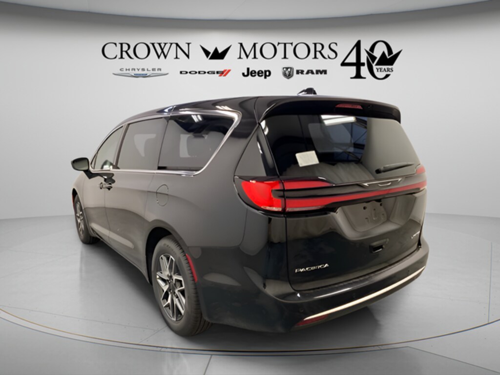 Used 2027 Chrysler Pacifica Limited Van Passenger Van