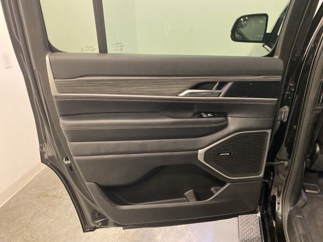 2023 Jeep Wagoneer Series II - Photo 23