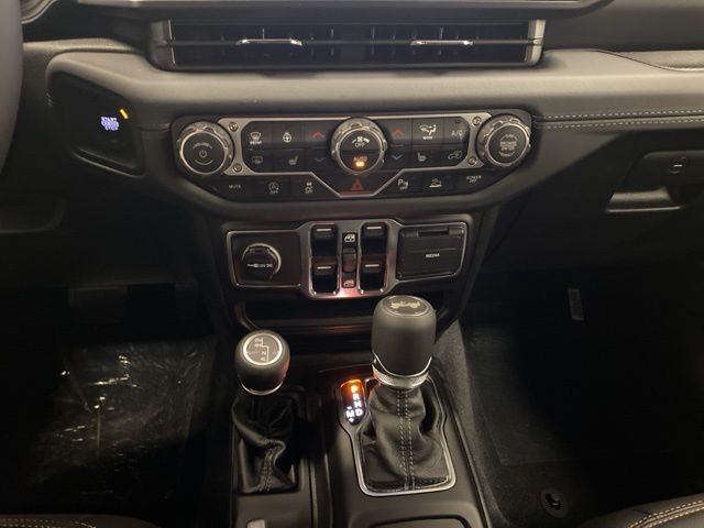 2026 Jeep Wrangler 4-Door Sahara - Photo 12
