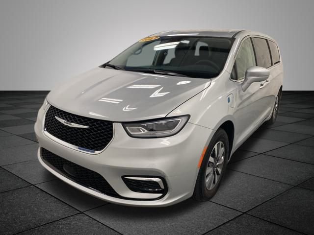 2022 Chrysler Pacifica Hybrid Touring L photo 2