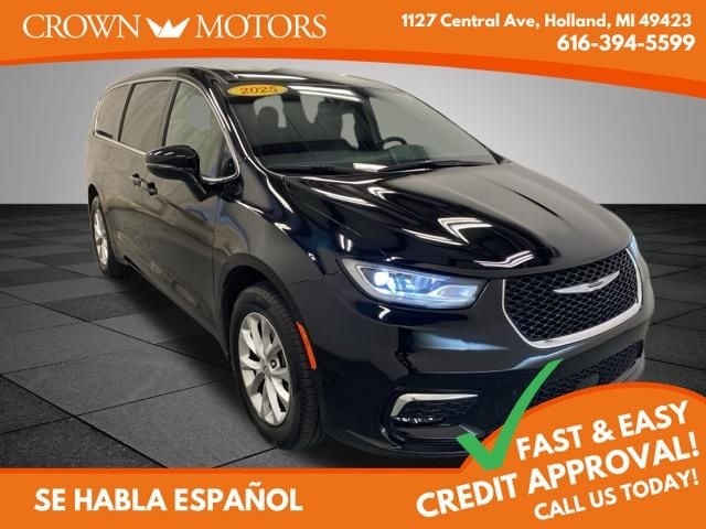 2025 Chrysler Pacifica Select AWD's photo