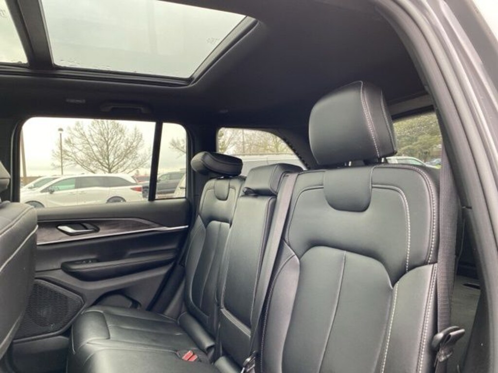 Used 2024 Jeep Grand Cherokee Limited SUV