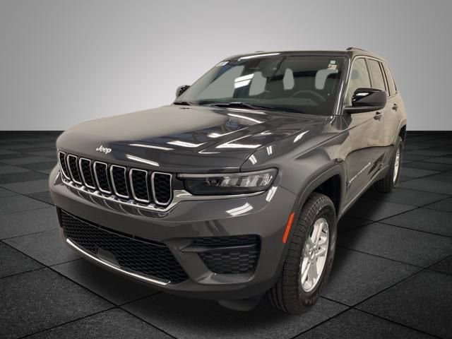 2025 Jeep Grand Cherokee Laredo photo 3