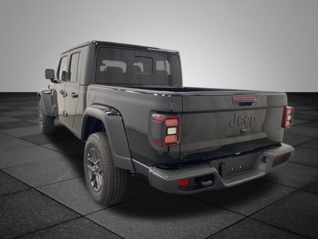 New 2025 Jeep Gladiator SPORT S 4X4 Pickup